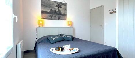 Fer et planche à repasser, Wi-Fi gratuit, draps fournis