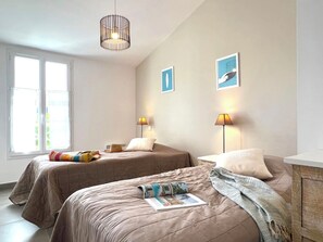 Fer et planche à repasser, Wi-Fi gratuit, draps fournis