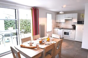 Dining - Villa n°8 - The little sergeant (La Flotte)