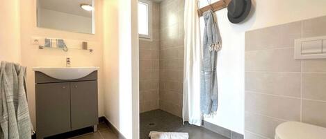 Hair dryer, towels