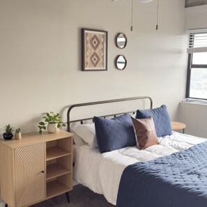 Strykjärn/strykbräda, wi-fi och sängkläder