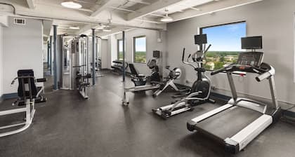 Above it All-downtown, gym, free parking, cruise, Mardi Gras, cozy, stylish