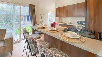 Réfrigérateur, four, plaque de cuisson, lave-vaisselle