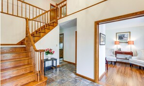 Interior - Stately Tudor Near Wineries, Airport, Hiking (Mogadore)