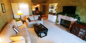Living area - Views in Palm Desert 2-bedroom condo (Palm Desert)