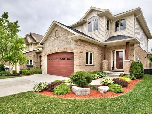 Elegant 3BR Home Near Stratford Festival | King Ensuite | Family-Friendly