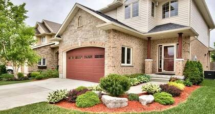 Elegant 3BR Home Near Stratford Festival | King Ensuite | Family-Friendly