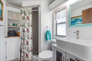 Dusche, Haartrockner, Handtücher, Seife