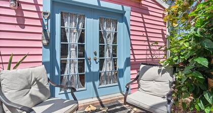 Charming Nokomis Bungalow • 1 Bedroom • Minutes to the Beach• AC & Laundry