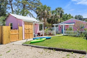 Property grounds - Charming Nokomis Bungalow • 1 Bedroom • Minutes to the Beach• AC & Laundry (Nokomis)