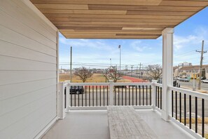 Property grounds - 3-bedroom condo in amazing Wildwood, 10 minute walk to Beach & Boardwalk (Wildwood)
