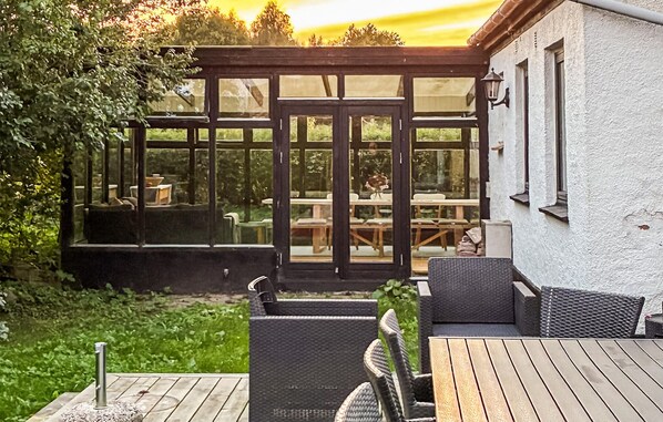 Outdoor dining - Awesome home in Allinge with WiFi (Allinge)