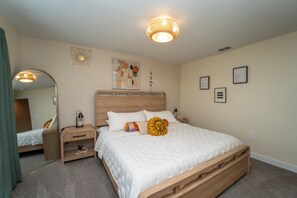 3 bedrooms, iron/ironing board, WiFi, bed sheets - Brand New Designer Townhome - 10 Min to Disney (Kissimmee)
