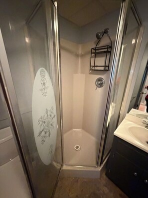 Shower, hair dryer, towels, soap - Lovely studio in tranquil Arundel perfect for getaway (Arundel)