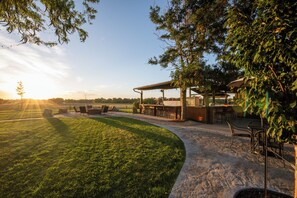 تناول الطعام بالخارج