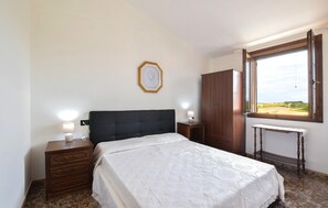 2 bedrooms, travel crib