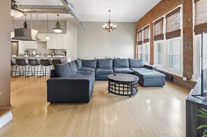 TV, offices - Top Floor Double Penthouse - 8BR - 20ft Ceilings (Indianapolis)