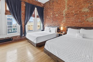 8 bedrooms, iron/ironing board, WiFi, bed sheets - Top Floor Double Penthouse - 8BR - 20ft Ceilings (Indianapolis)