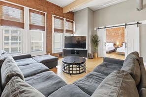 8 habitaciones, tabla de planchar con plancha, wifi y ropa de cama