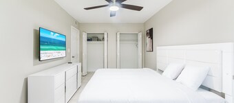 Modern Boca Condo Near FAU : 2 KING BR + Pool