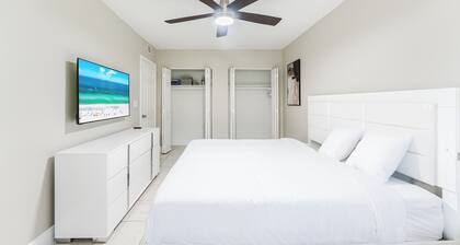 Modern Boca Condo Near FAU : 2 KING BR + Pool