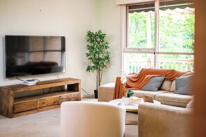 Townhome, Garden View | Living area - StayAU Comfy Two-Story with Pool Table (Mont Albert North)