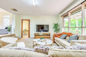 Townhome, Garden View | Living area - StayAU Comfy Two-Story with Pool Table (Mont Albert North)