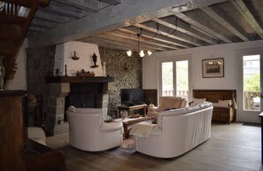 Living area - 8-person house near the beach with garden in Sables-d’Or-les-Pins | Ref 119 (SABLES D OR LES PINS)
