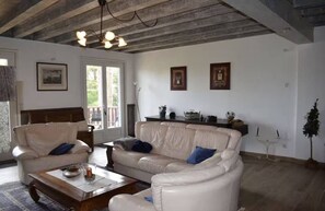 Living area - 8-person house near the beach with garden in Sables-d’Or-les-Pins | Ref 119 (SABLES D OR LES PINS)