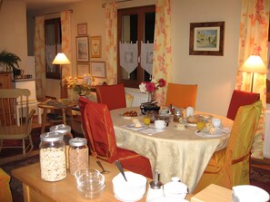 Dining - Sévilla Guest Room in Boersch with Garden View (Boersch)