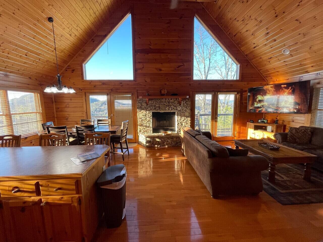 Televisie en een open haard