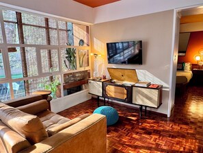 Smart TV - Roma Norte - Sunny and Mid-Century Modern Casa Apache (Ciudad de México)