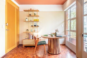Interior - Roma Norte - Sunny and Mid-Century Modern Casa Apache (Ciudad de México)