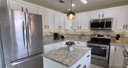 Peaceful 3-bedroom house with putting green in charming Lewisville