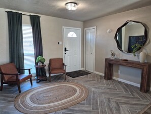 Interior - Peaceful 3-bedroom house with putting green in charming Lewisville (Lewisville)