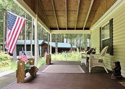 Terrific waterfront 3-bedroom house in charming Waterville