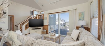 1611 - Ocean Therapy: A spacious 4BR home in Corolla's Oceanside, perfect for families.