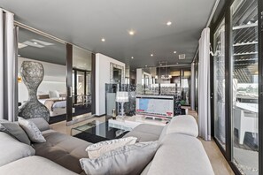 TV - Penthouse Grand Noir | Outdoor Jacuzzi | Near the Strip (Albufeira)