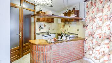 Microondas, horno, parrilla de estufa y lavavajillas