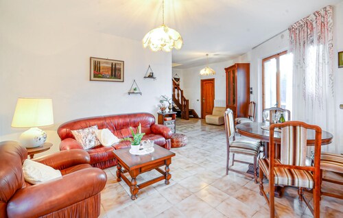 6 bedroom stunning home in Monticello Amiata