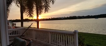 Waterfront 2-bedroom 1 bath condo at Waterside North in fantastic St. Petersburg