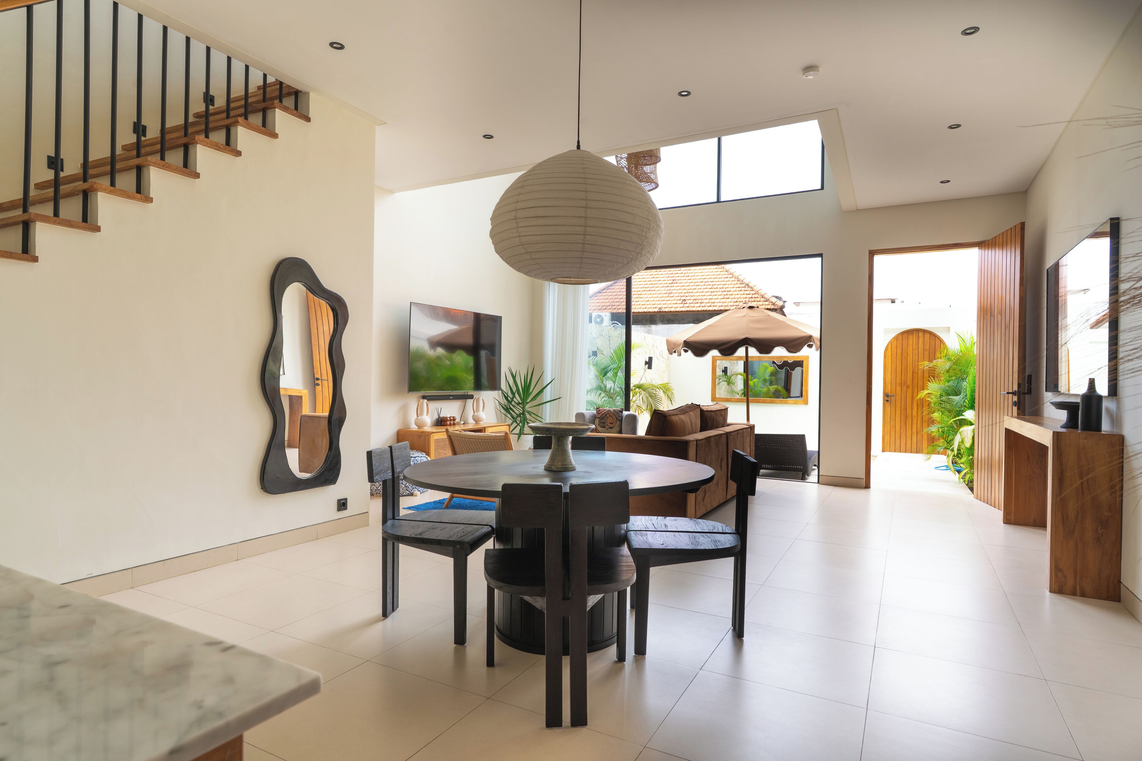 Deluxe villa, 2 slaapkamers, privézwembad, uitzicht op zwembad | Dineerruimte