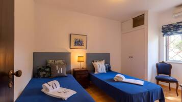 BĂŒgeleisen/BĂŒgelbrett, WLAN, BettwĂ€sche