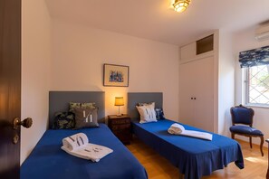 Bügeleisen/Bügelbrett, WLAN, Bettwäsche