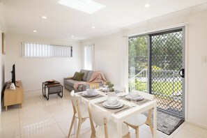 Standard Apartment | Interior - Smart Suites Self Check-in - 1BDR Balcony Darnley (Rocklea)