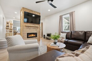 TV, fireplace - Family Friendly Home with Private Hot Tub, King Beds, Kids Room, Sleeps 9+ (Bristol)