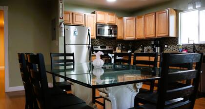 A Beautiful Cozy Home That Is Close To The Lake. Game Room, Video & Board Games