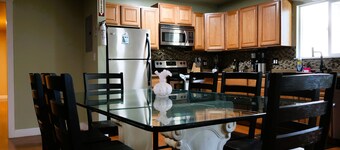 A Beautiful Cozy Home That Is Close To The Lake. Game Room, Video & Board Games