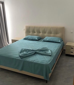 3 bedrooms, free WiFi, bed sheets, wheelchair access