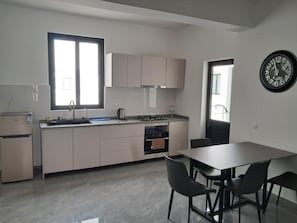 Fridge, oven, stovetop, cookware/dishes/utensils